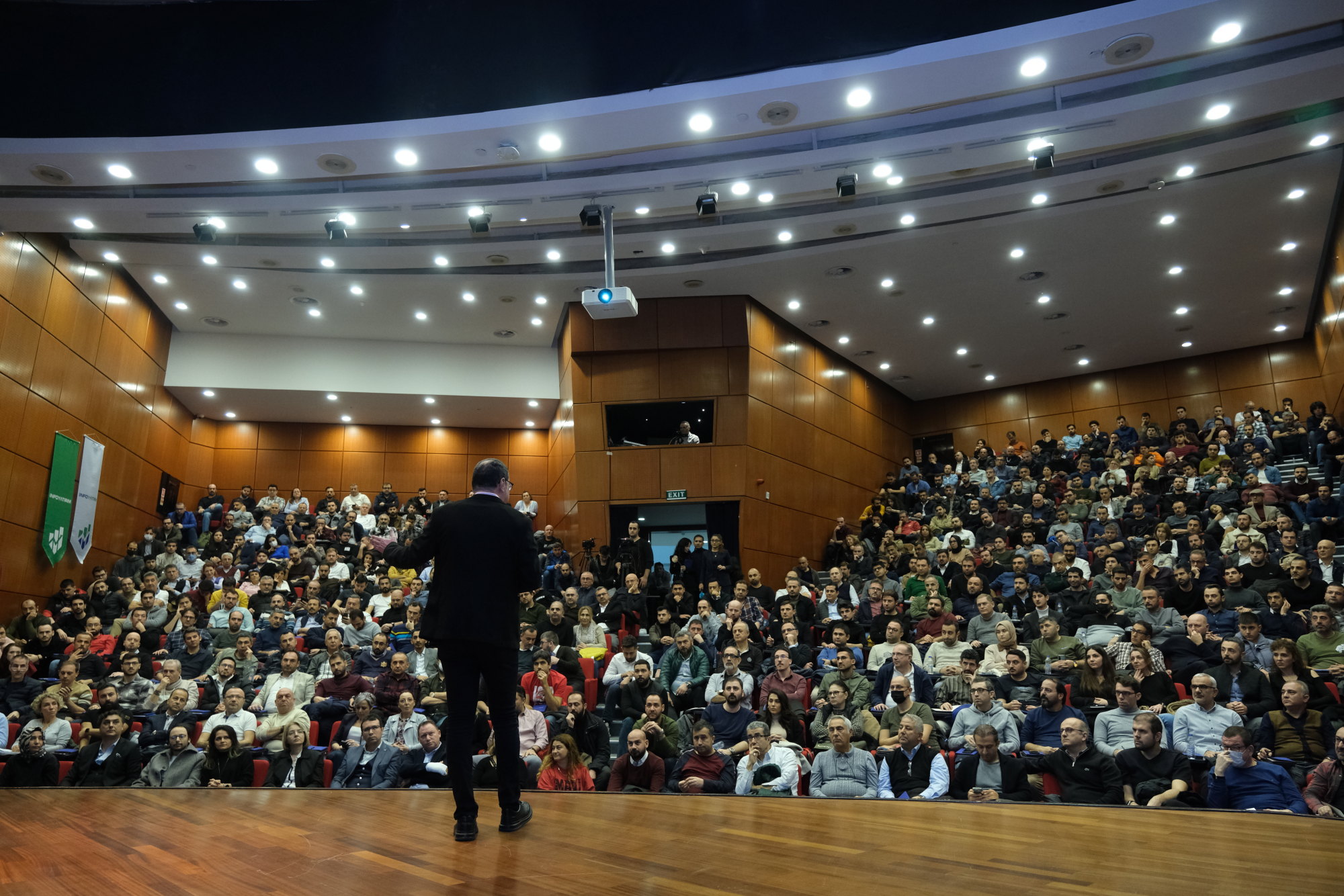 Borsa İstanbul İnfo Yatırım ile kapılarını pandemi sonrası ilk kez yatırımcılara açtı.