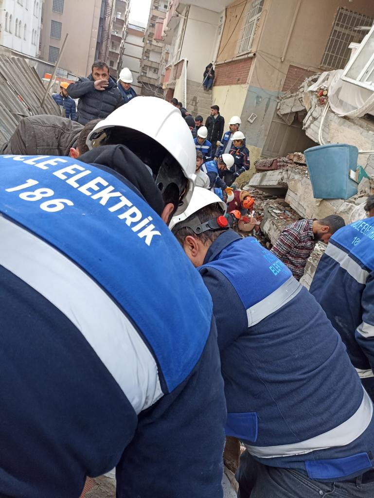 Güneydoğu Anadolu Bölgesinde Faaliyet Gösteren Dicle Elektrik,  Depremde Hasar Gören İllere Yardım Desteğini Sunuyor