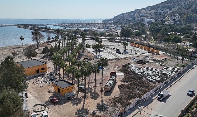 Finike Cumhuriyet Meydanı’nda yüzde 70 tamamlandı