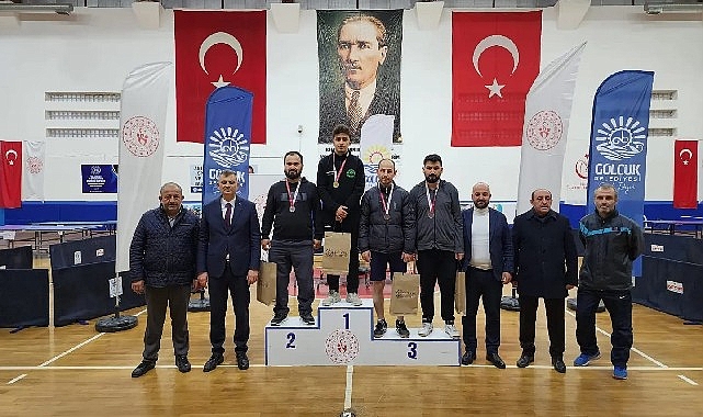 Gölcük’te Masa Tenisinin En İyi Sporsularu Belirlendi