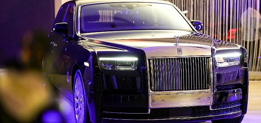 Rolls- Royce Phantom’un Yeni Yüzü Black Badge Ghost İstanbul’da