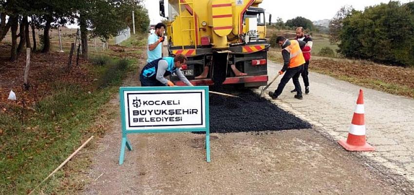 Yol Bakım Timi, Kozluk Mahallesi İsmail Kolaylı Caddesindeki talebe hızla cevap verdi