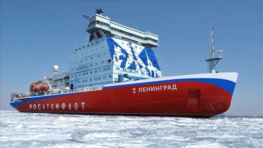 Rusya, nükleer enerjiyle çalışan Leningrad buzkıranını suya indirdi