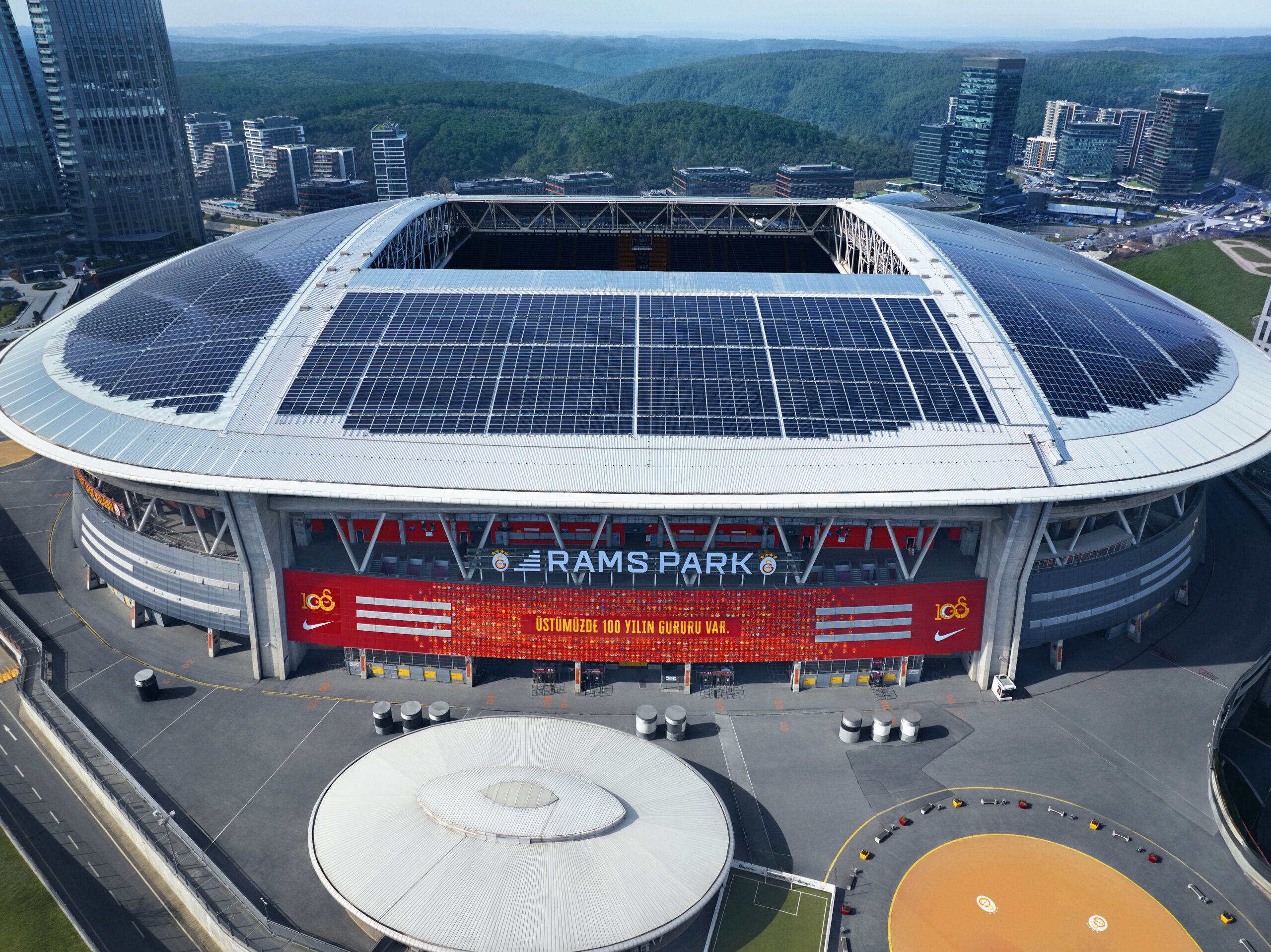 Cumhuriyetin gururlu yüzleri Ali Sami Yen Spor Kompleksi RAMS Park’ı sarmalıyor