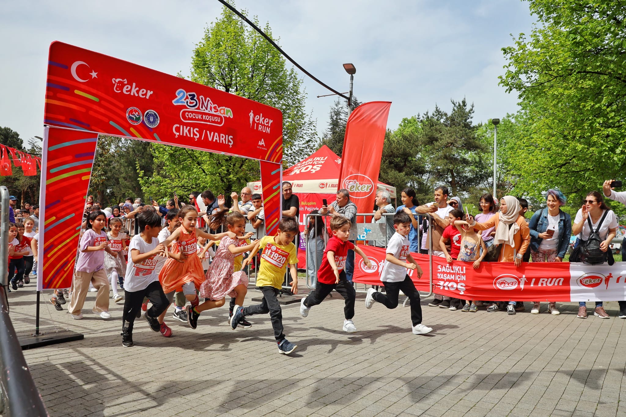 Eker I Run 23 Nisan Çocuk Koşusu”, büyük bir katılımla yapıldı
