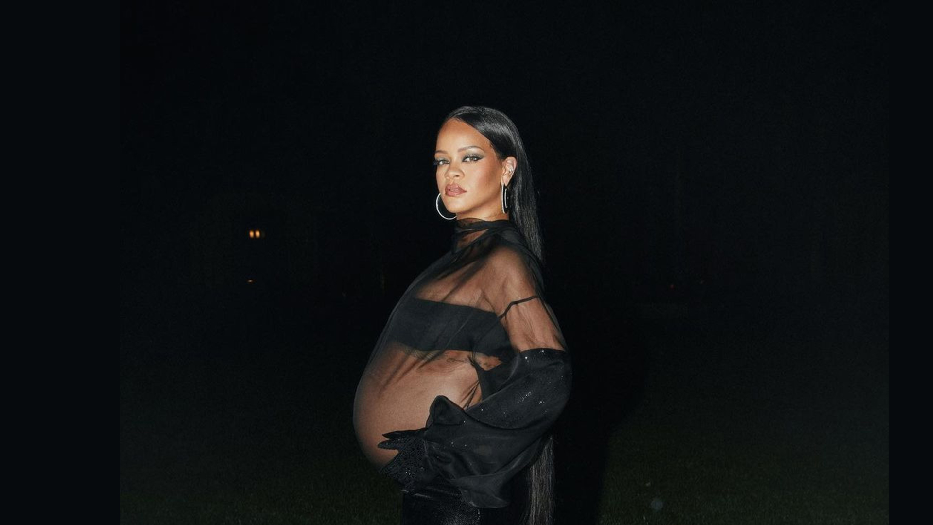 Rihanna’dan hamilelik açıklaması.