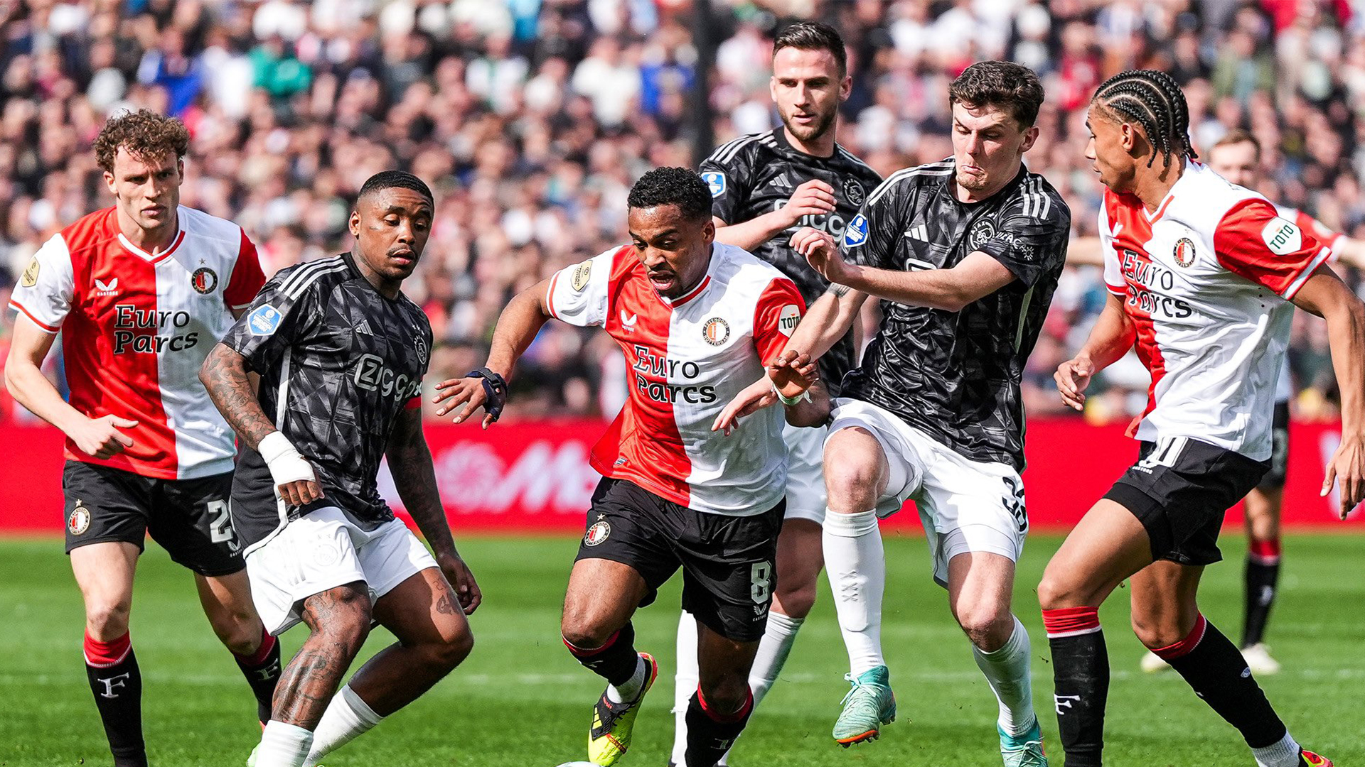 Feyenoord-Ajax maçında tarihi hezimet.