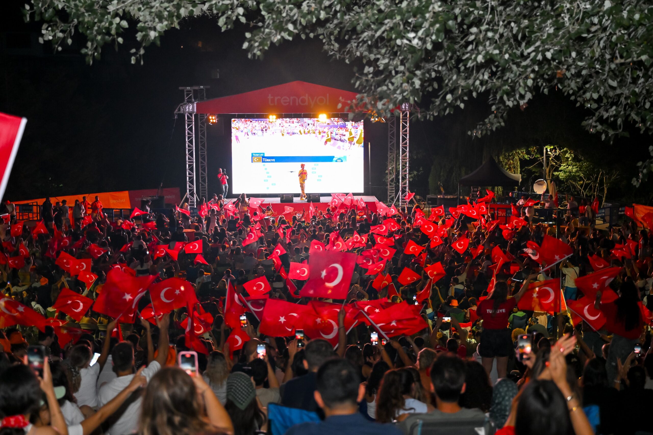 Bronz Madalya Heyecanı Trendyol ile Sanatçılar Parkı’nda:  Milliler Olimpiyatlarda Taraftar Parkta