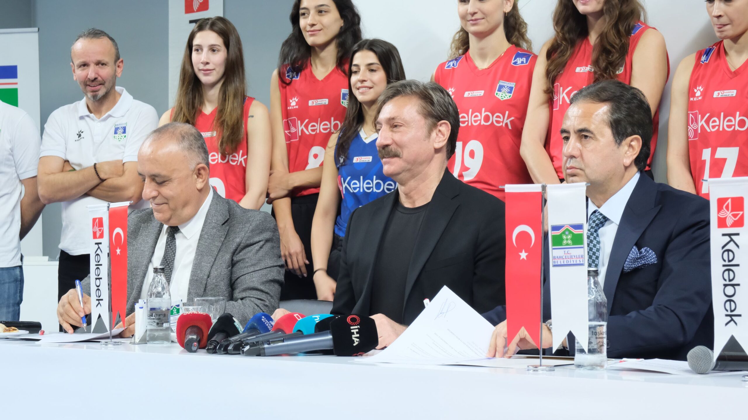 Kelebek Mobilya, Destekçisi Olduğu Bahçelievler Belediye Spor Kulübü Kadın Voleybol Takımı ile Basın Toplantısı Gerçekleştirdi