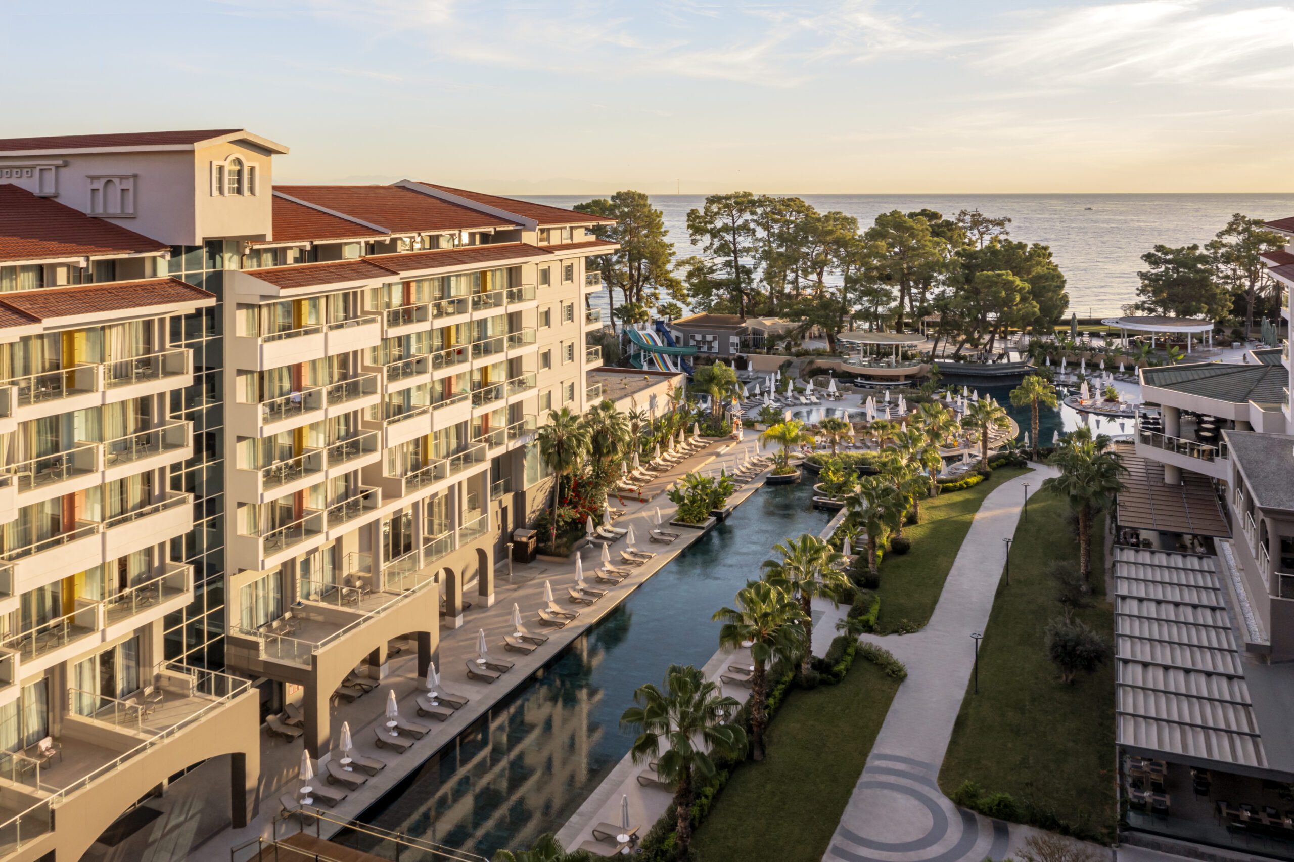 Akra Kemer’de Sevgililer Günü’ne Özel Romantik Bir Tatil Sizi Bekliyor