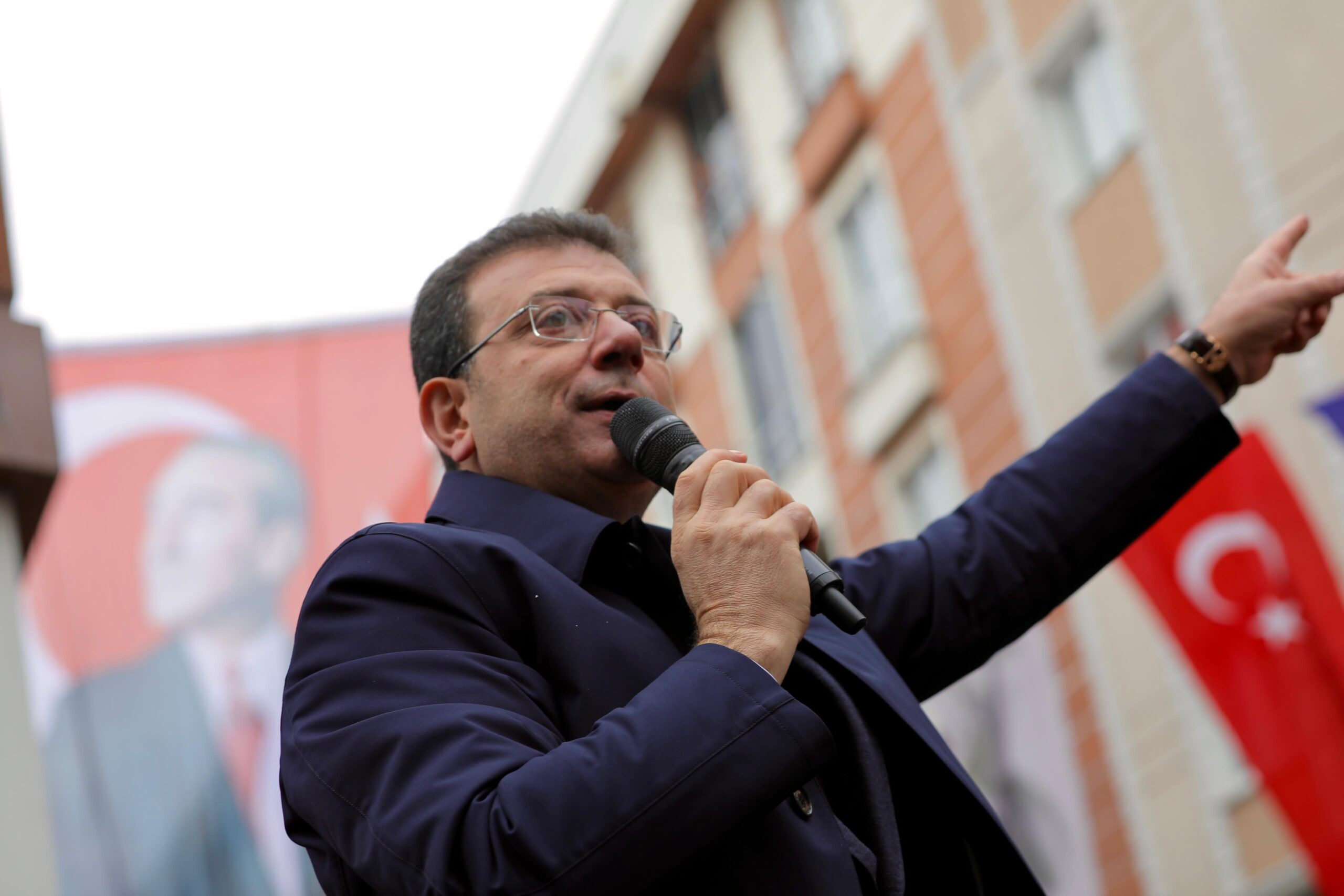 KENT LOKANTASI AÇILIŞI MİNİ MİTİNGE DÖNÜŞTÜ   