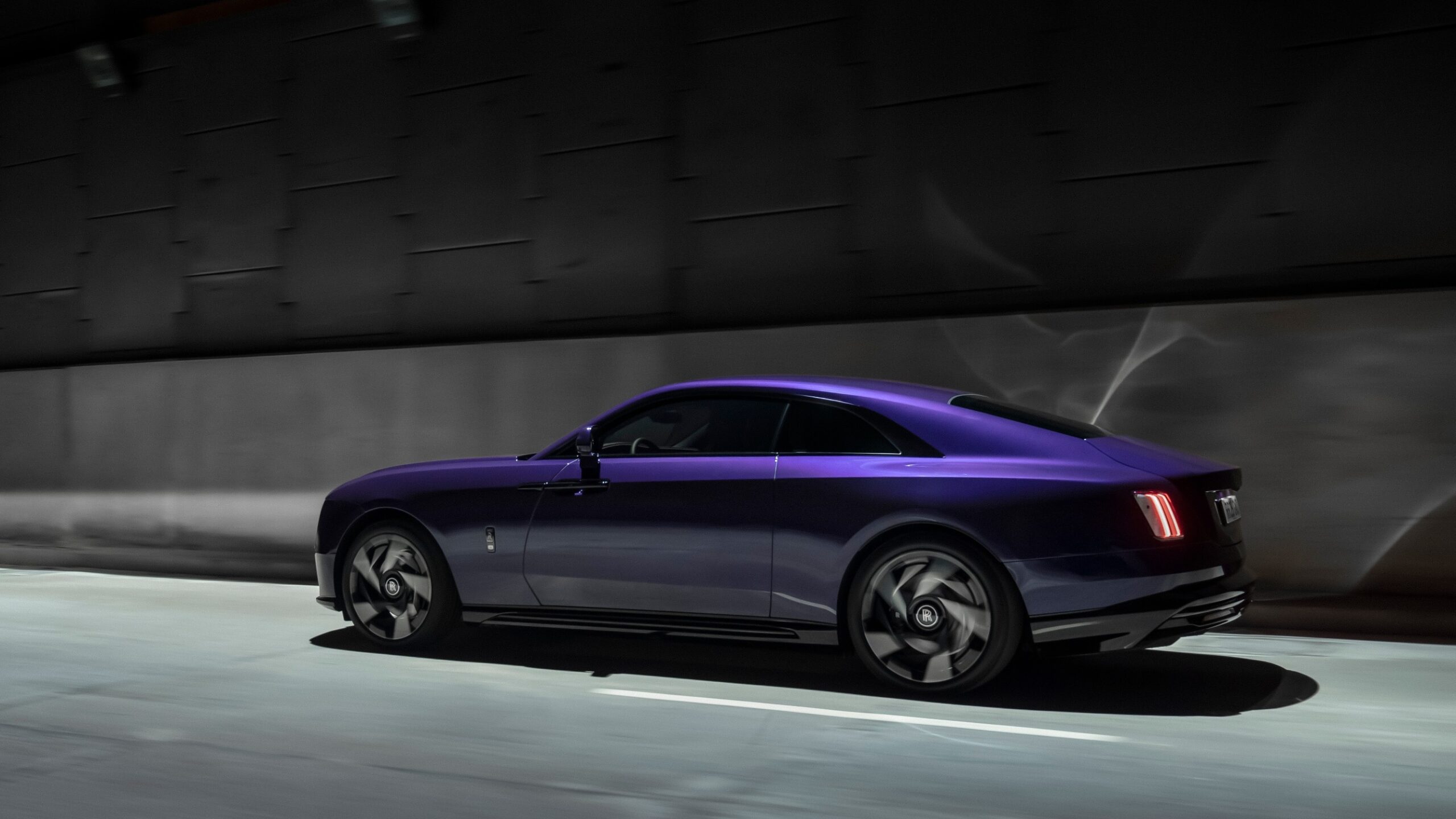 Rolls-Royce’dan güçlendirilmiş alter egolu Black Badge Spectre  Tarihindeki en güçlü Rolls-Royce