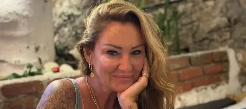 Pınar Altuğ’un süper minili sokak tarzına yorum yağdı!