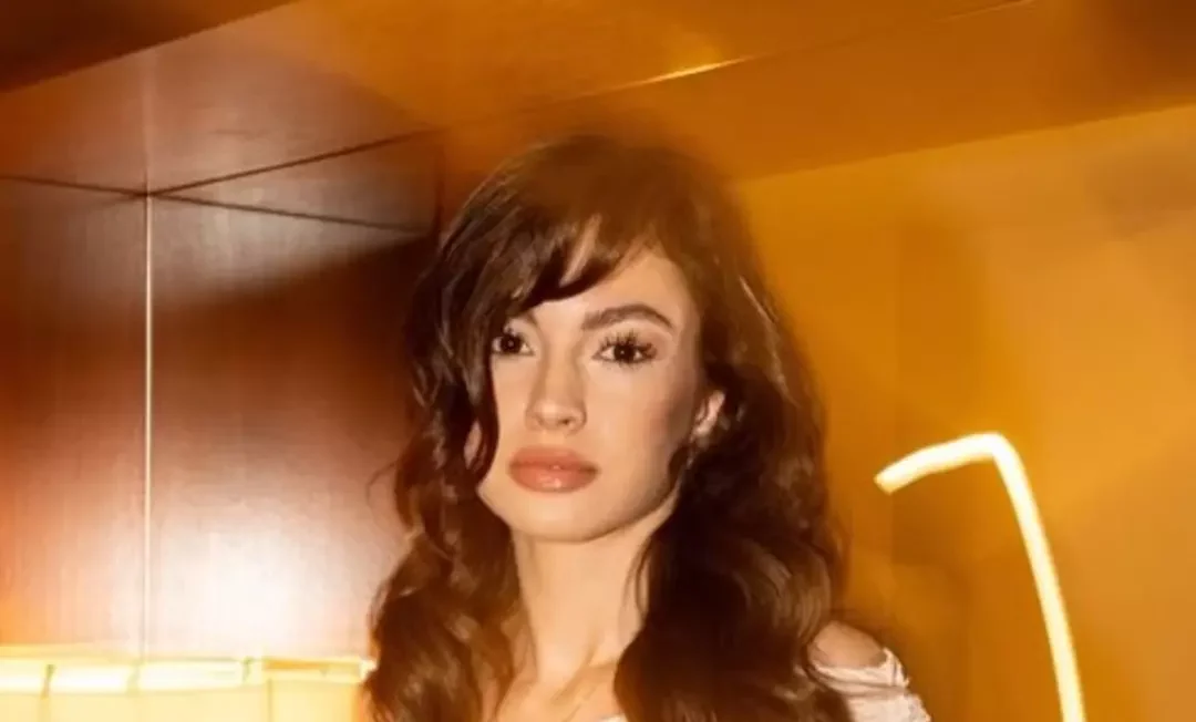 Su Burcu Yazgı Coşkun peş peşe iddialı pozlar