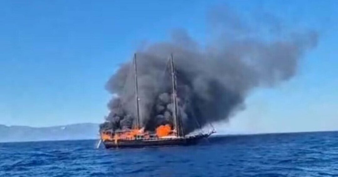 Can pazarı! Bodrum açıklarında 27 metrelik tekne yandı!