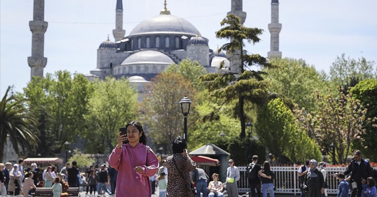 Nisanda yabancı turist sayısı arttı