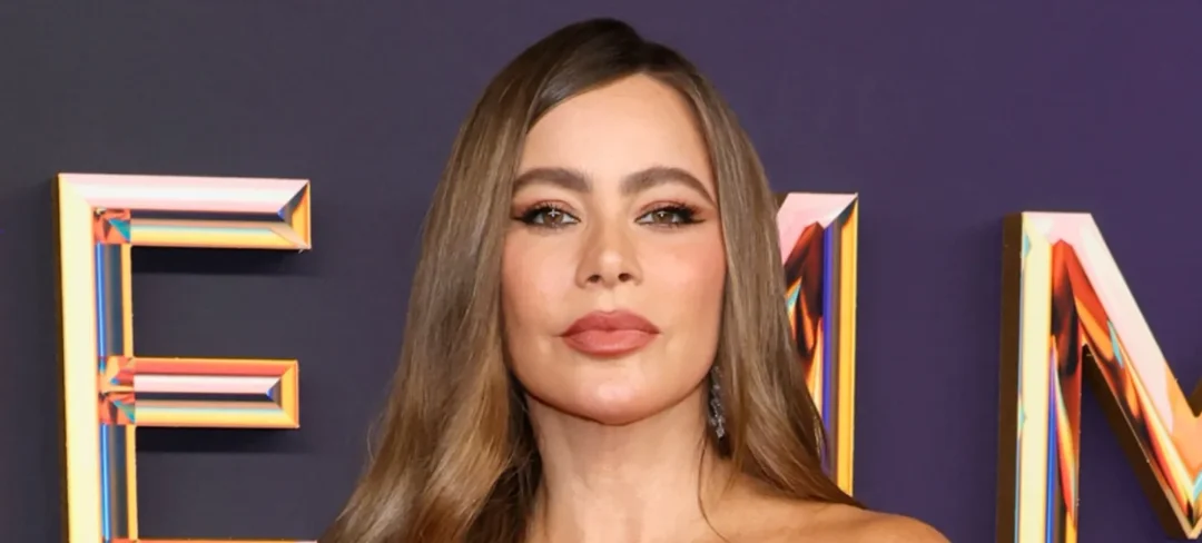 Sofia Vergara’nin minik mayosuyla verdiği pozlar sosyal medyayı ikiye böldü!
