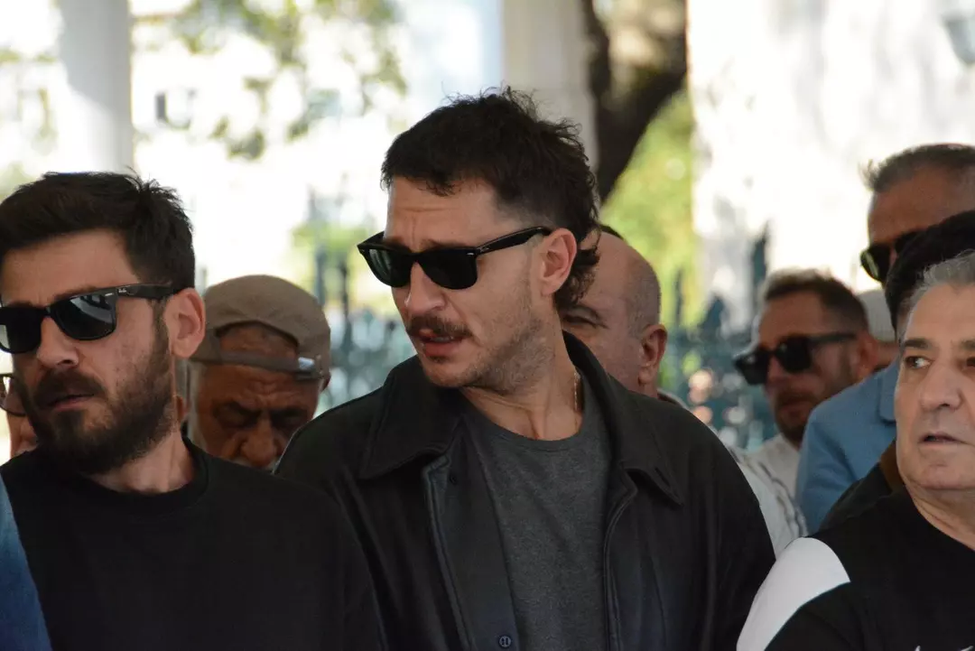 Uraz Kaygılaroğlu’nun acı günü: Babaannesini son yolculuğuna uğurladı