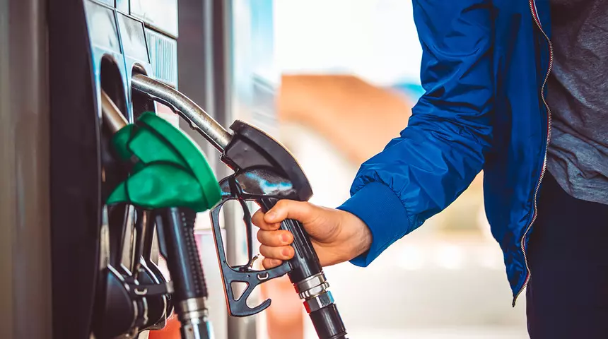 Benzin ve motorine zam geldi: Tabelalar değişti!