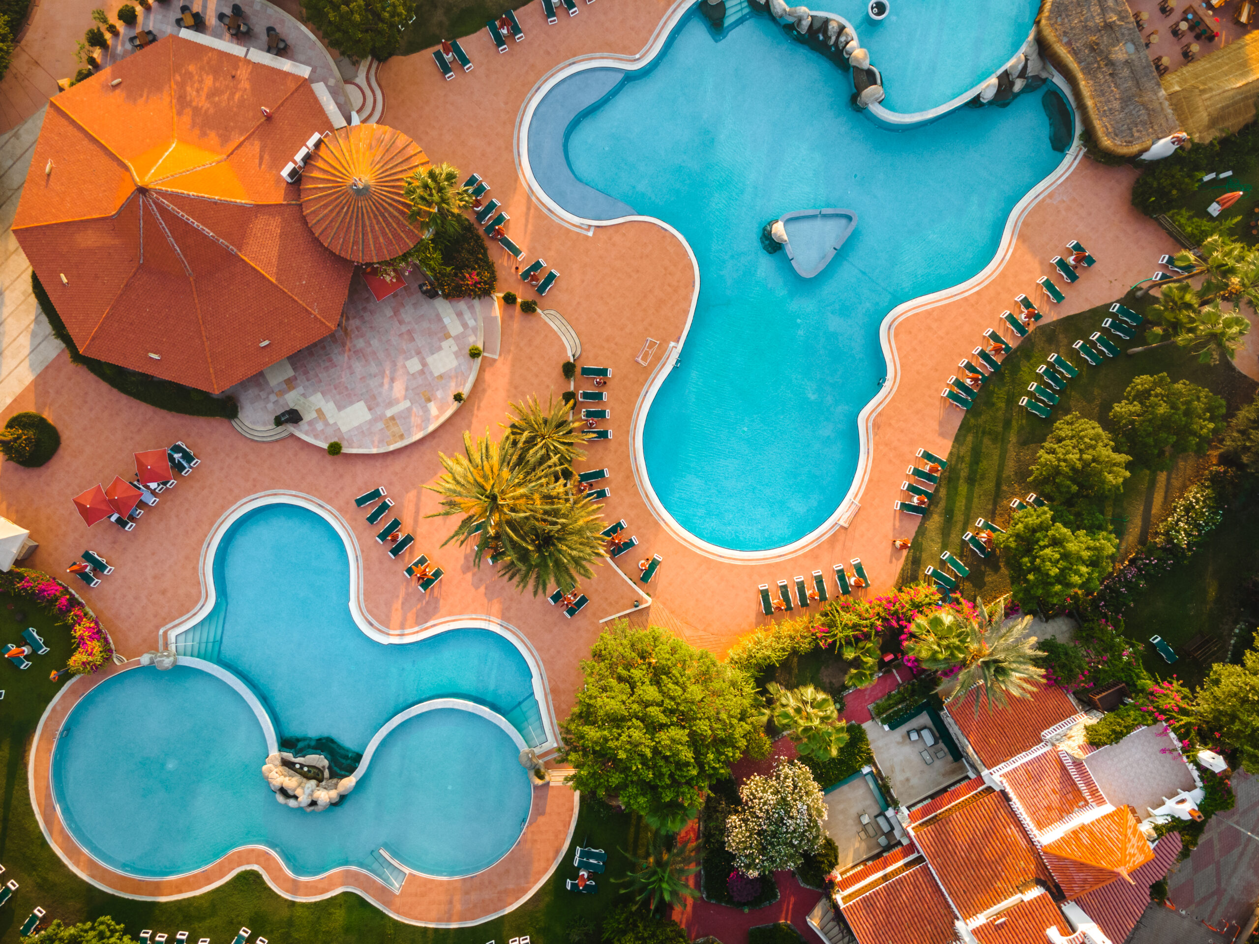 Zamansız Bir İkonun Yeni Zaferi: Martı Resort, “Marmaris’in En İyi Lüks Sahil Oteli” Seçildi