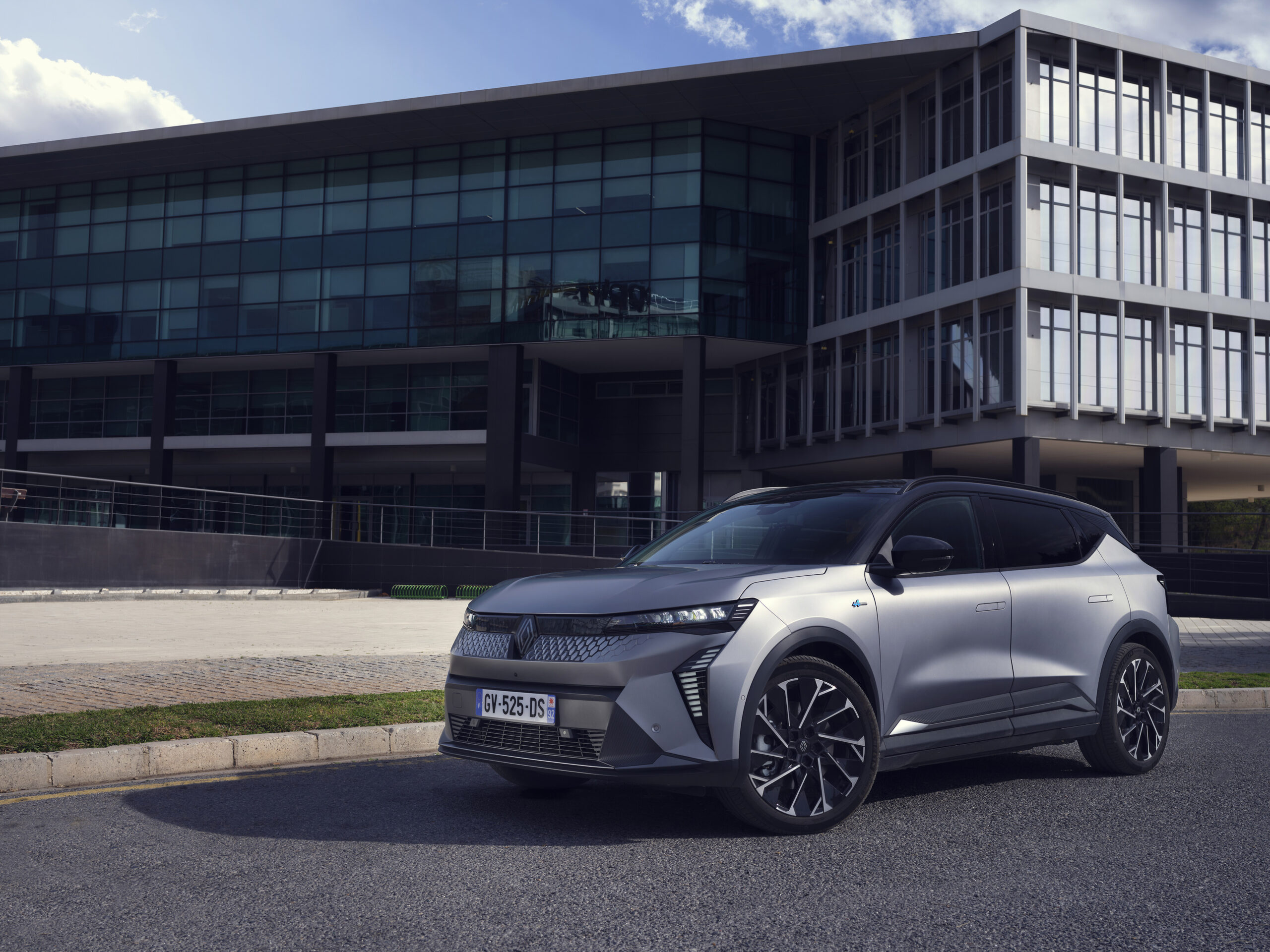 Renault’da Elektrikli Ailenin Üst Segment Temsilcisi:  Scenic E-Tech Elektrikli Türkiye’de
