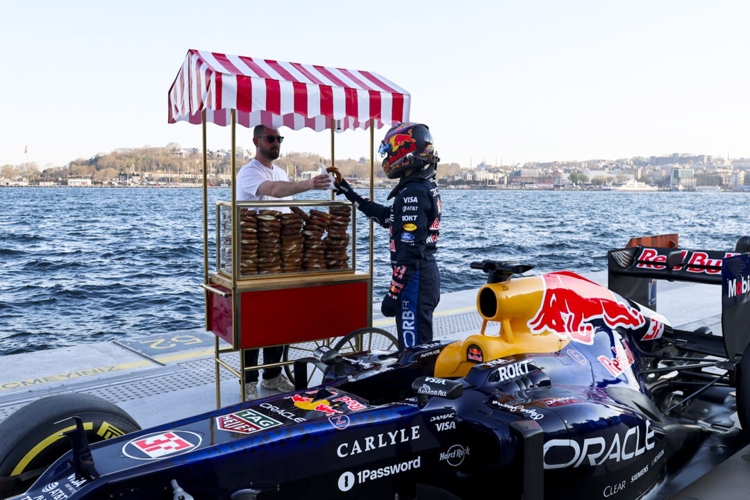 Oracle Red Bull Racing Aracı, 5 Yıl Aradan Sonra İstanbul Sokaklarına Geri Döndü   