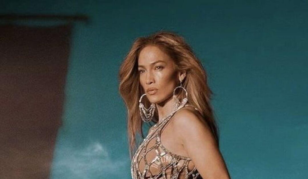 Jennifer Lopez 56 yaşında fit görüntüsüyle gündemde!
