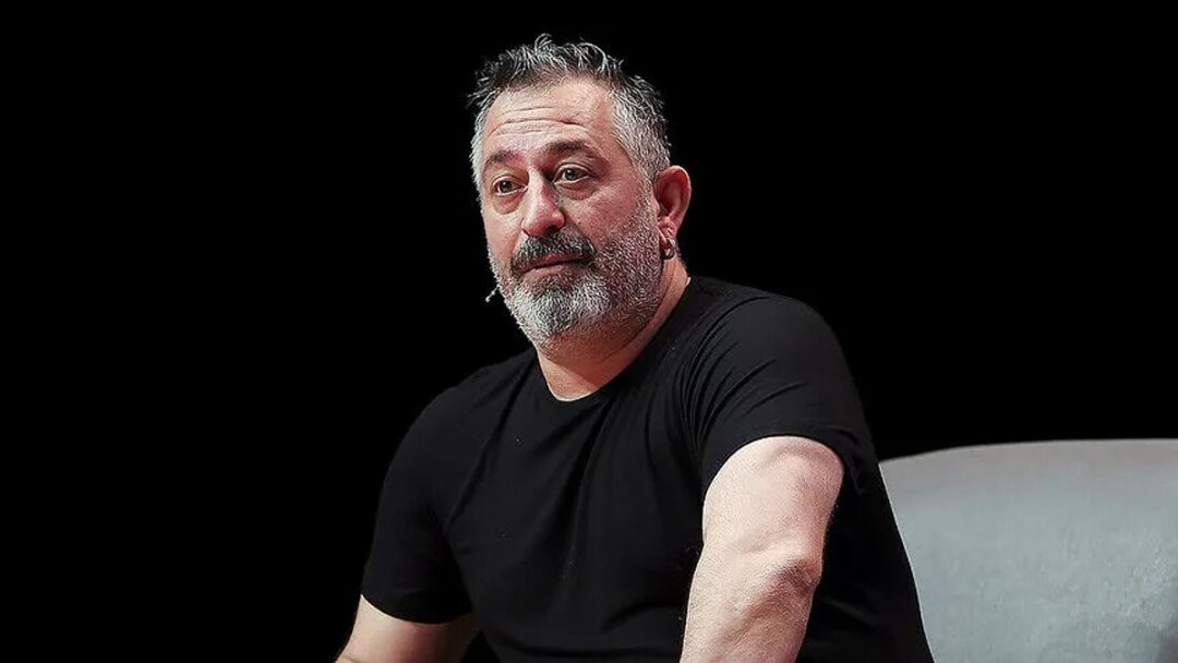 Son Halini Paylaştı: Cem Yılmaz’dan “Kulak Çizgisi Kalp Krizi Habercisi” Goygoyu